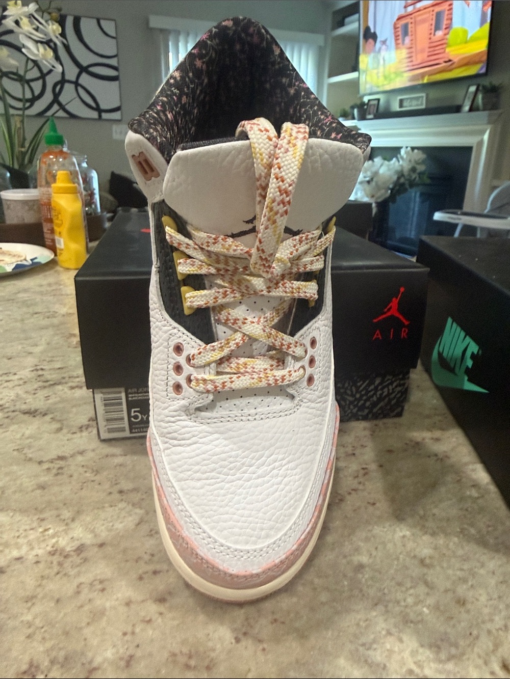 Air Jordan 3 Low White Pink Floral Accents